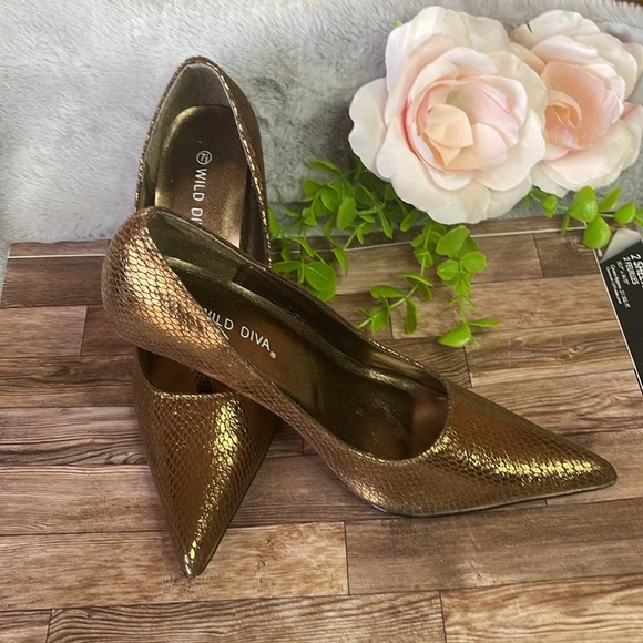 Wild Diva Bronze Textured Heels - Picture 9 of 9